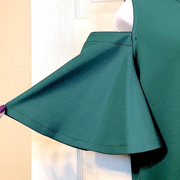 Ann Taylor - Green Cold Shoulder Blouse 🍀 - Picture 3 of 7